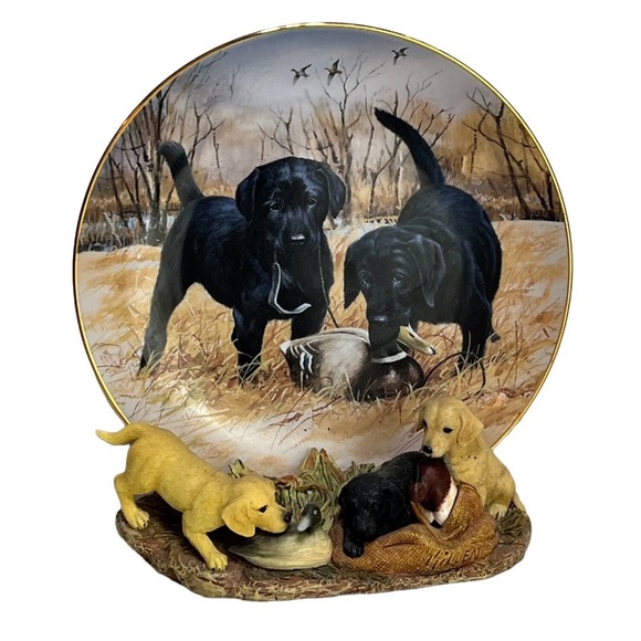 Danbury Mint Ready For Action Labrador Limited-Edition Plate and Stand - Picture 1 of 6